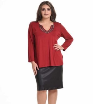 ΜΠΛΟΥΖΑ ΜΕ ΤΡΕΣΑ ΣΤΟ ΝΤΕΚΟΛΤΕ