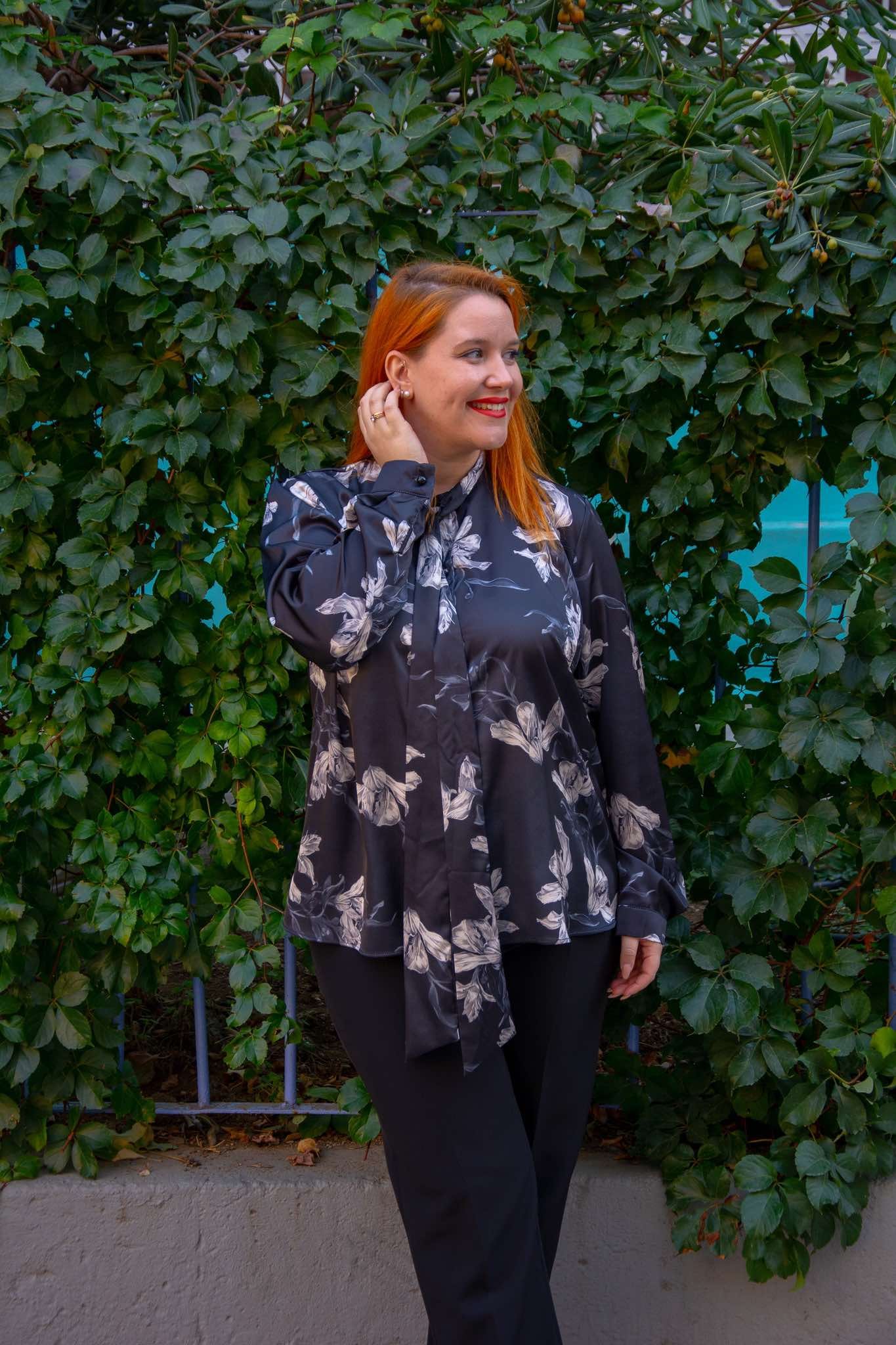 ΠΟΥΚΑΜΙΣΟ FLORAL ΣΑΤΕΝ ΜΕ ΓΡΑΒΑΤΑ-ΦΙΟΓΚΟ - Image 4