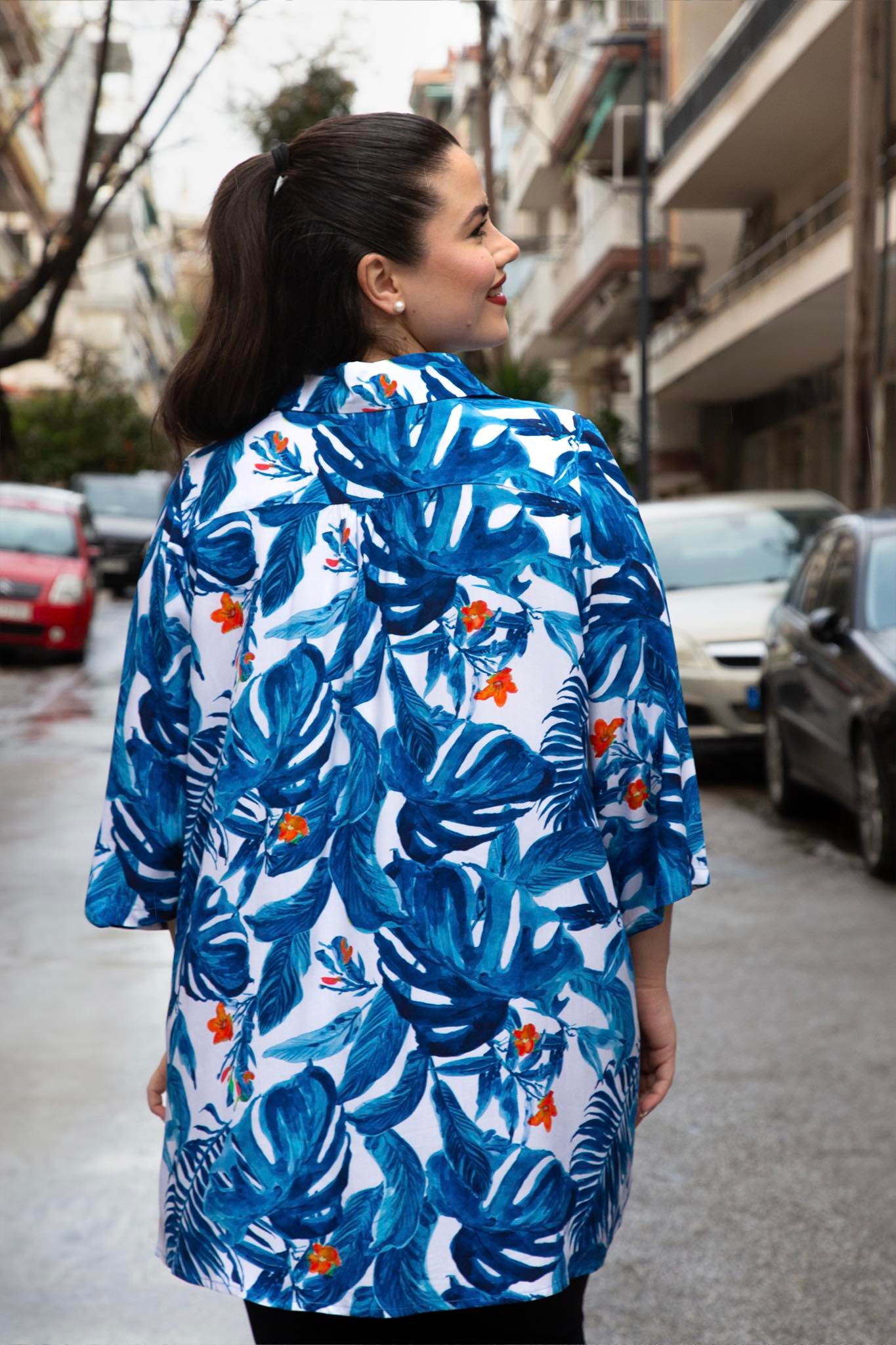 ΠΟΥΚΑΜΙΣΟ FLORAL ΣΕ ΕΛΑΦΡΩΣ ΑΛΦΑ ΓΡΑΜΜΗ ΚΑΙ 3/4 ΜΑΝΙΚΙ - Image 3