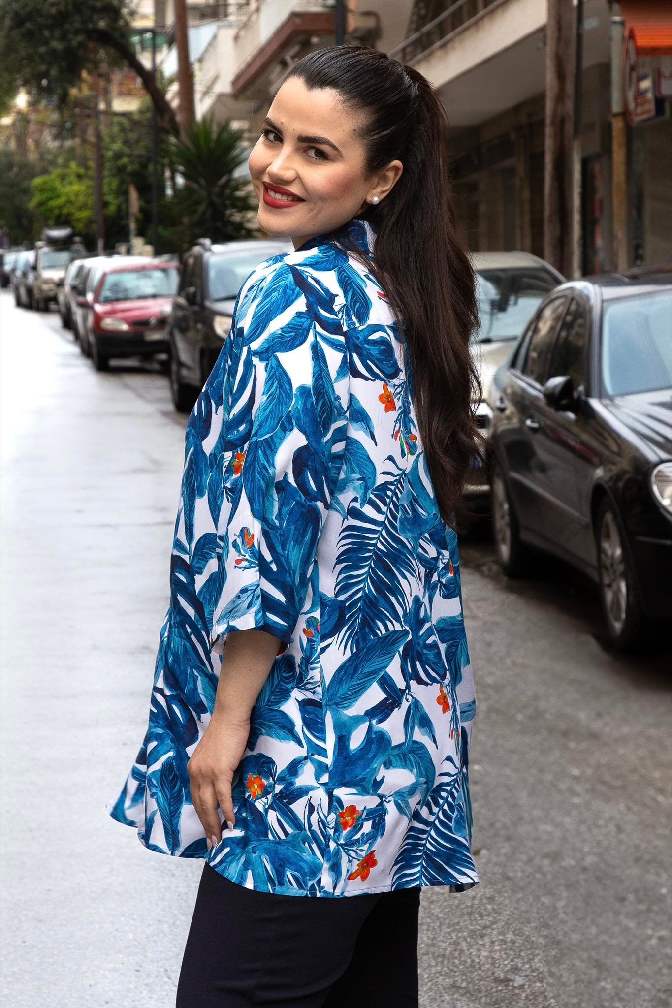 ΠΟΥΚΑΜΙΣΟ FLORAL ΣΕ ΕΛΑΦΡΩΣ ΑΛΦΑ ΓΡΑΜΜΗ ΚΑΙ 3/4 ΜΑΝΙΚΙ - Image 2