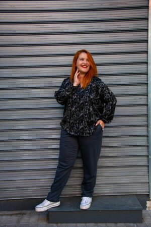 ΜΠΛΟΥΖΑ ΜΑΚΡΙΑ ΜΕ V-ΝΤΕΚΟΛΤΕ | ΕΜΠΡΙΜΕ ΓΚΡΙ