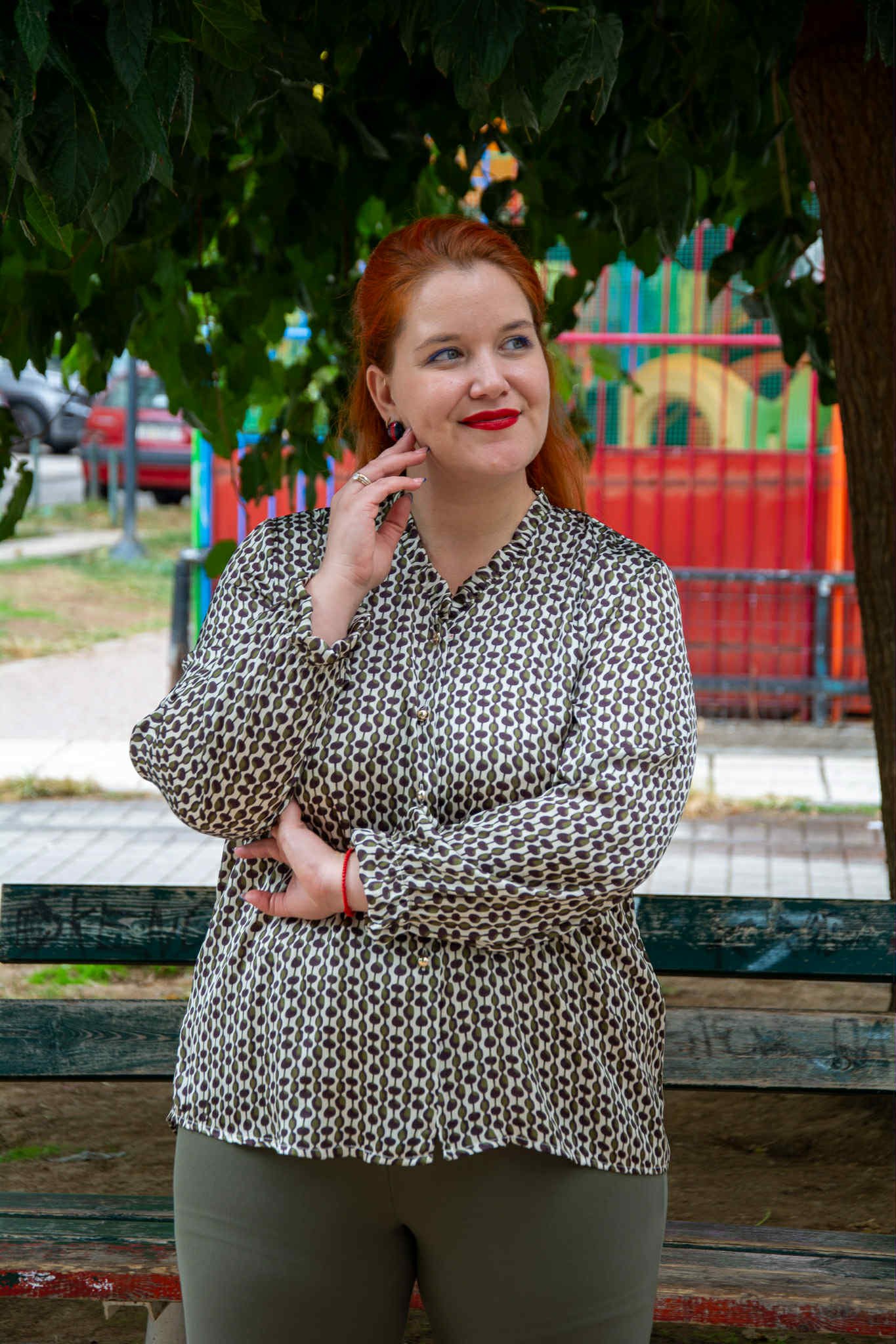 ΠΟΥΚΑΜΙΣΟ ΣΑΤΕΝ ΜΕ V-ΝΤΕΚΟΛΤΕ ΚΑΙ ΒΟΛΑΝ ΣΤΟ ΜΑΝΙΚΙ - Image 5