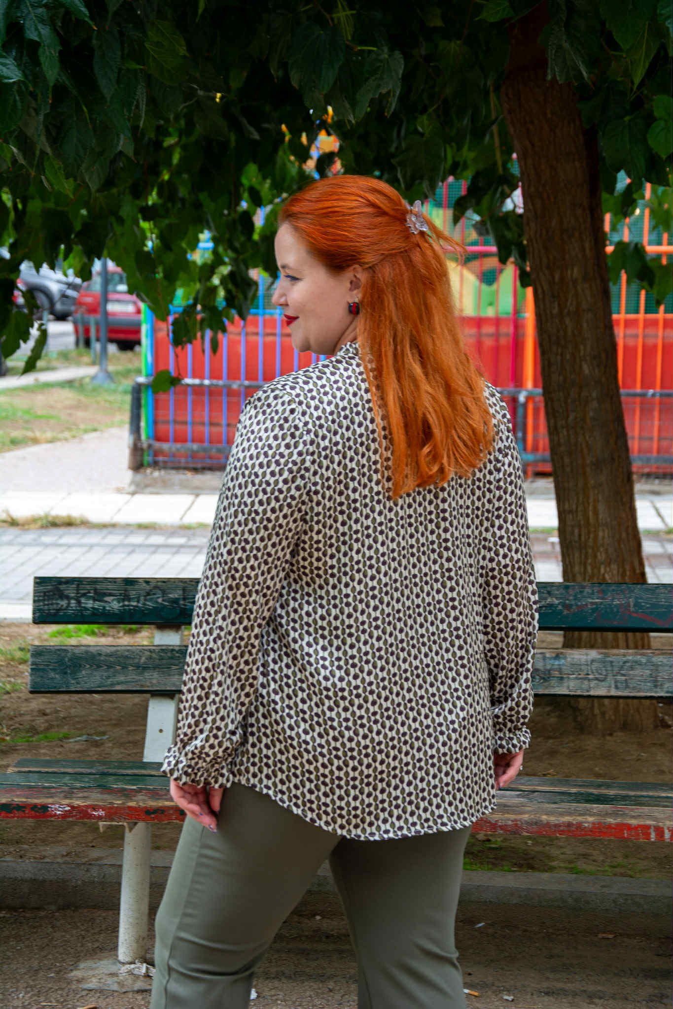 ΠΟΥΚΑΜΙΣΟ ΣΑΤΕΝ ΜΕ V-ΝΤΕΚΟΛΤΕ ΚΑΙ ΒΟΛΑΝ ΣΤΟ ΜΑΝΙΚΙ - Image 2