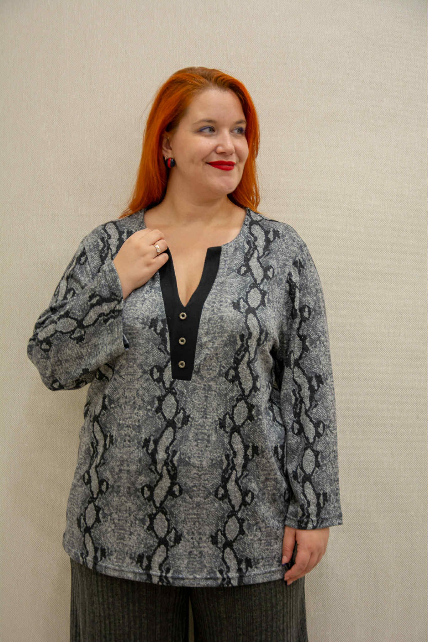 ΜΠΛΟΥΖΑ ΜΟΧΕΡ ΜΕ V-ΝΤΕΚΟΛΤΕ ΚΑΙ ΚΑΜΠΑΝΑ ΜΑΝΙΚΙ | ΑΝΙΜΑΛ ΓΚΡΙ - Image 3