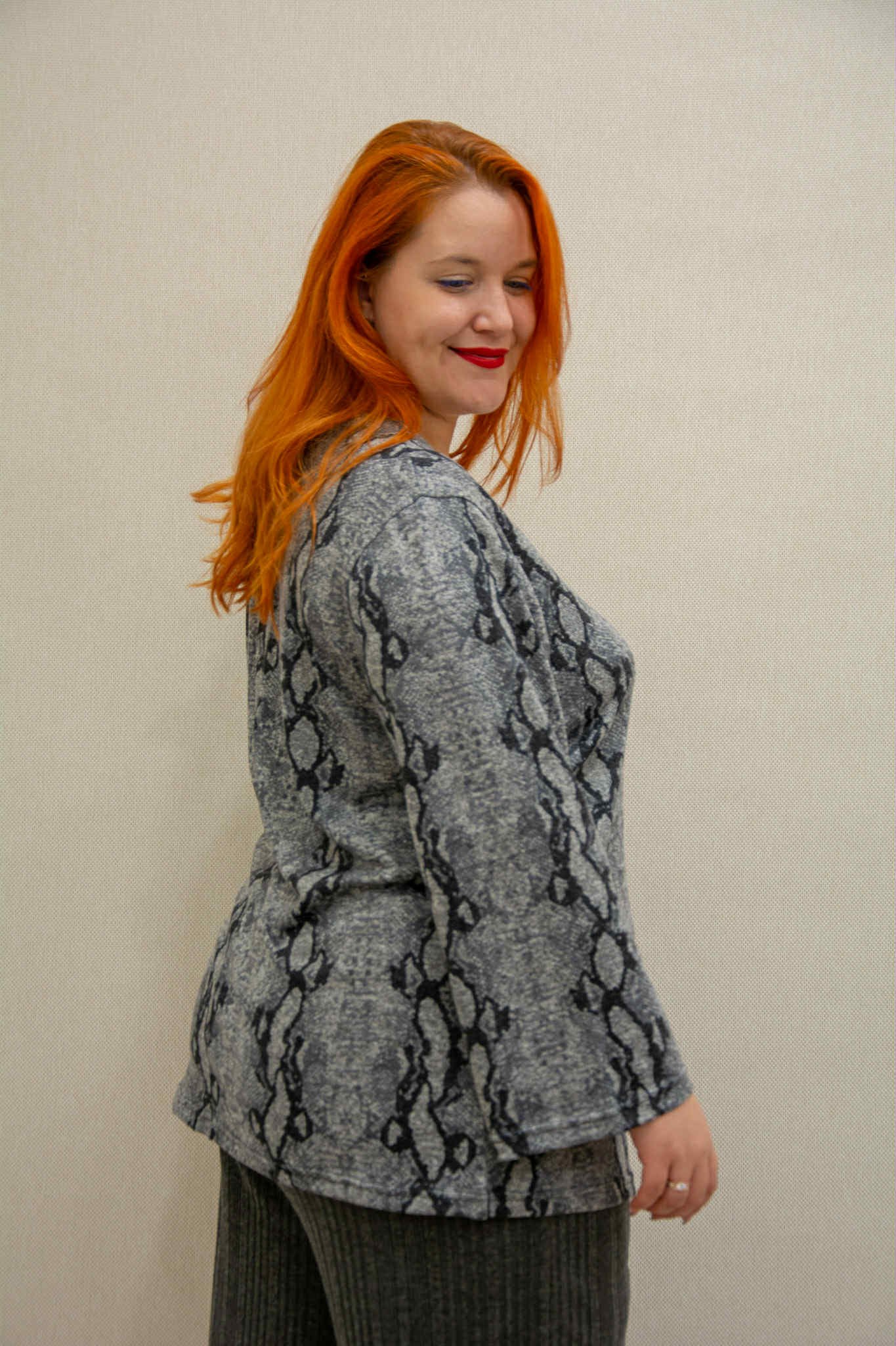 ΜΠΛΟΥΖΑ ΜΟΧΕΡ ΜΕ V-ΝΤΕΚΟΛΤΕ ΚΑΙ ΚΑΜΠΑΝΑ ΜΑΝΙΚΙ | ΑΝΙΜΑΛ ΓΚΡΙ - Image 2