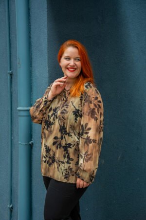 ΜΠΛΟΥΖΑ ΜΟΥΣΕΛΙΝΑ ΜΕ ΚΟΡΔΟΝΙ ΣΤΟ ΝΤΕΚΟΛΤΕ | FLORAL ΜΠΕΖ