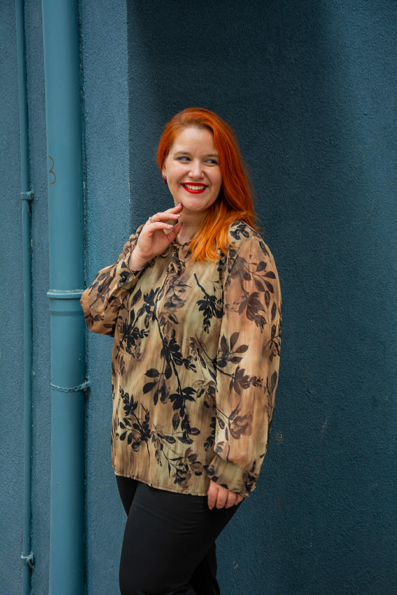 ΜΠΛΟΥΖΑ ΜΟΥΣΕΛΙΝΑ ΜΕ ΚΟΡΔΟΝΙ ΣΤΟ ΝΤΕΚΟΛΤΕ | FLORAL ΜΠΕΖ