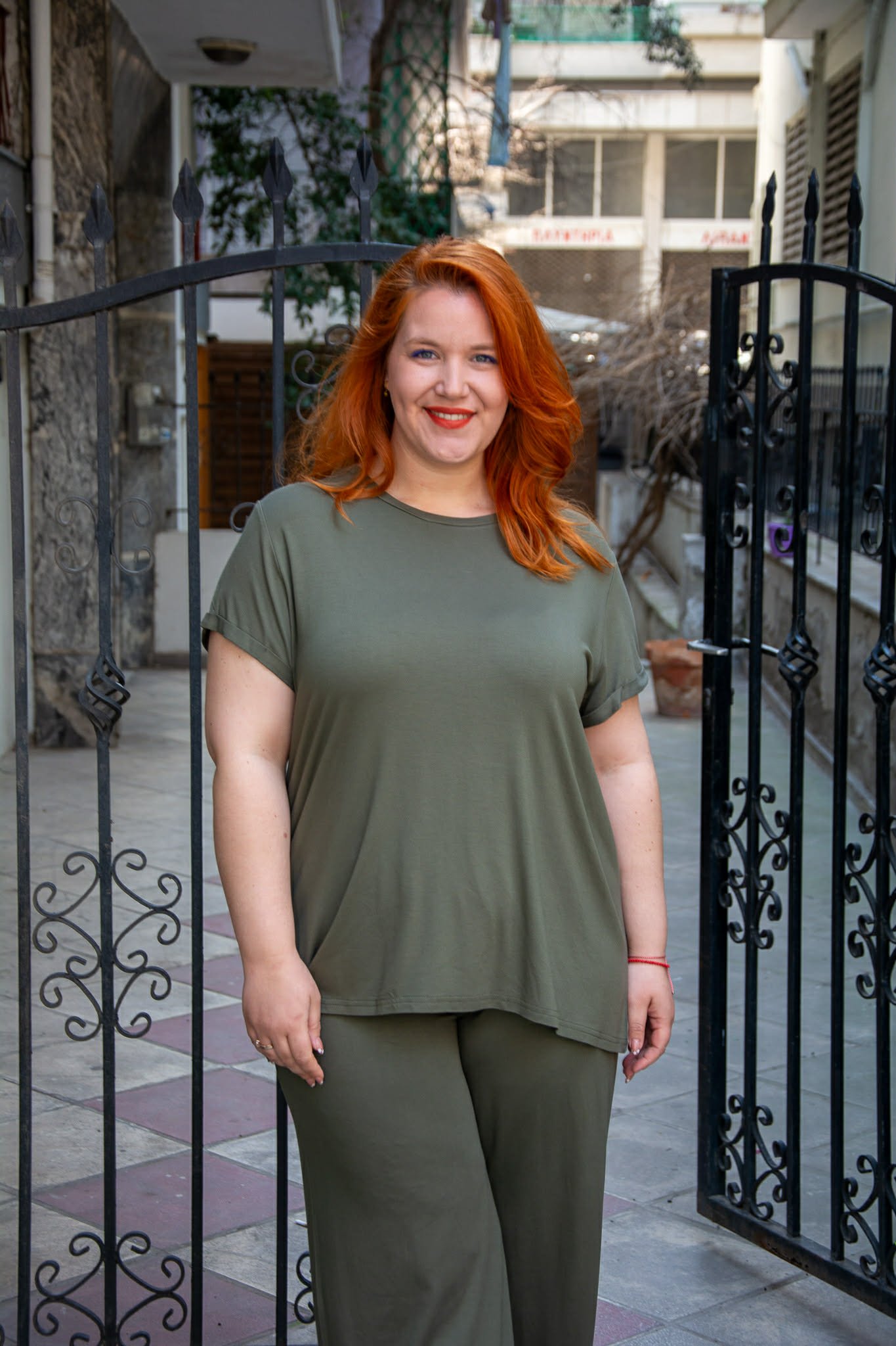 ΜΠΛΟΥΖΑ ΚΟΝΤΟΜΑΝΙΚΗ ΜΕ ΡΕΒΕΡ ΣΤΟ ΜΑΝΙΚΙ - Image 2