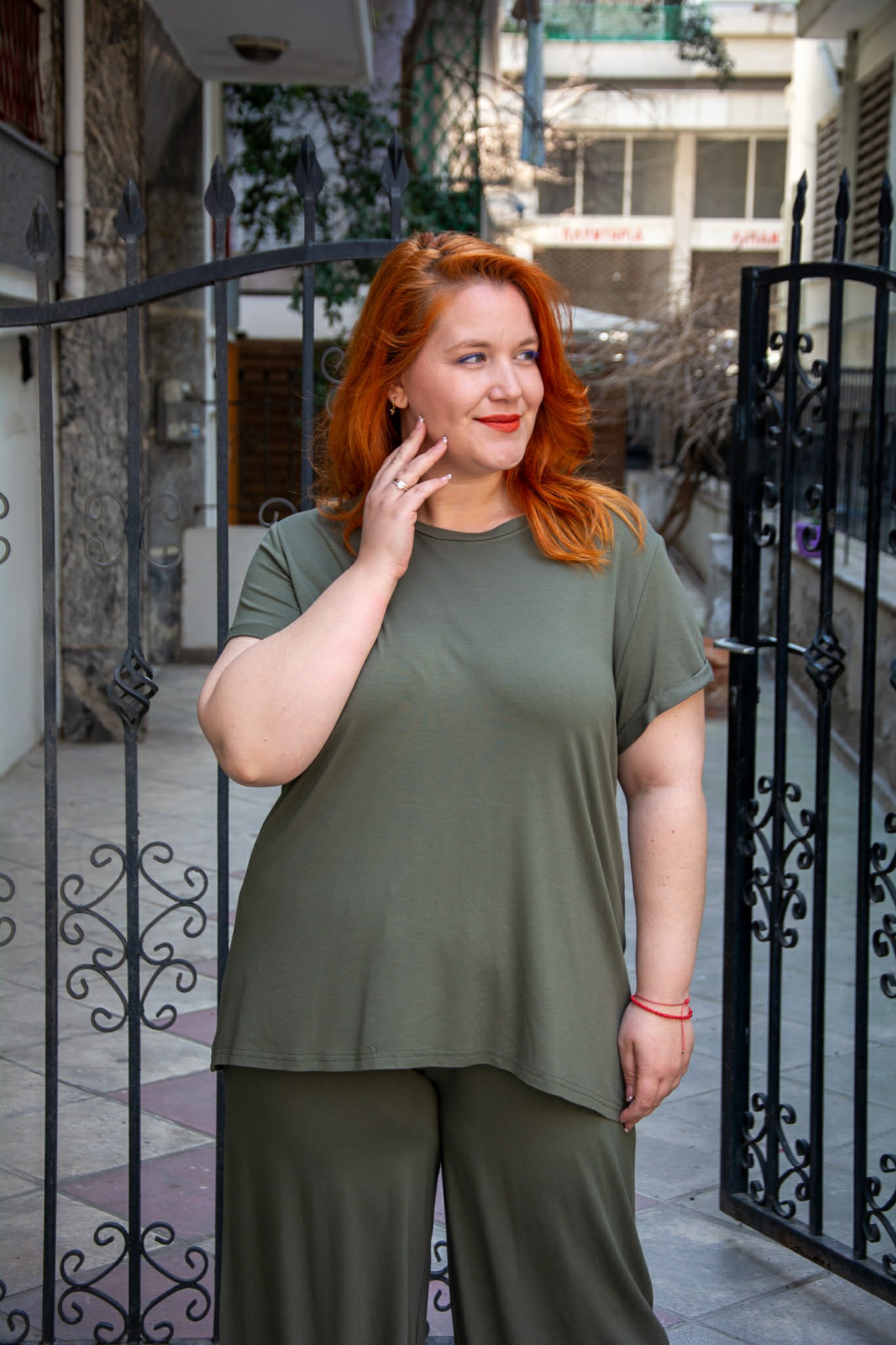 ΜΠΛΟΥΖΑ ΚΟΝΤΟΜΑΝΙΚΗ ΜΕ ΡΕΒΕΡ ΣΤΟ ΜΑΝΙΚΙ