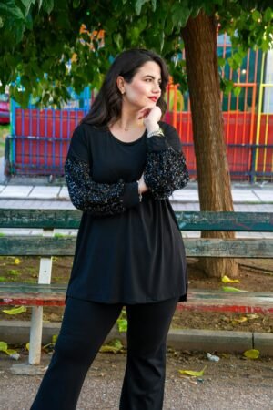 ΜΠΛΟΥΖΑ ΜΕ ΠΑΓΙΕΤΑ ΣΤΑ ΜΑΝΙΚΙΑ